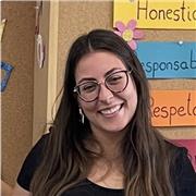 Profesora titulada en Educación Primaria y Pedagogía terapéutica, con más de 3 años de experiencia en la enseñanza y cuidados